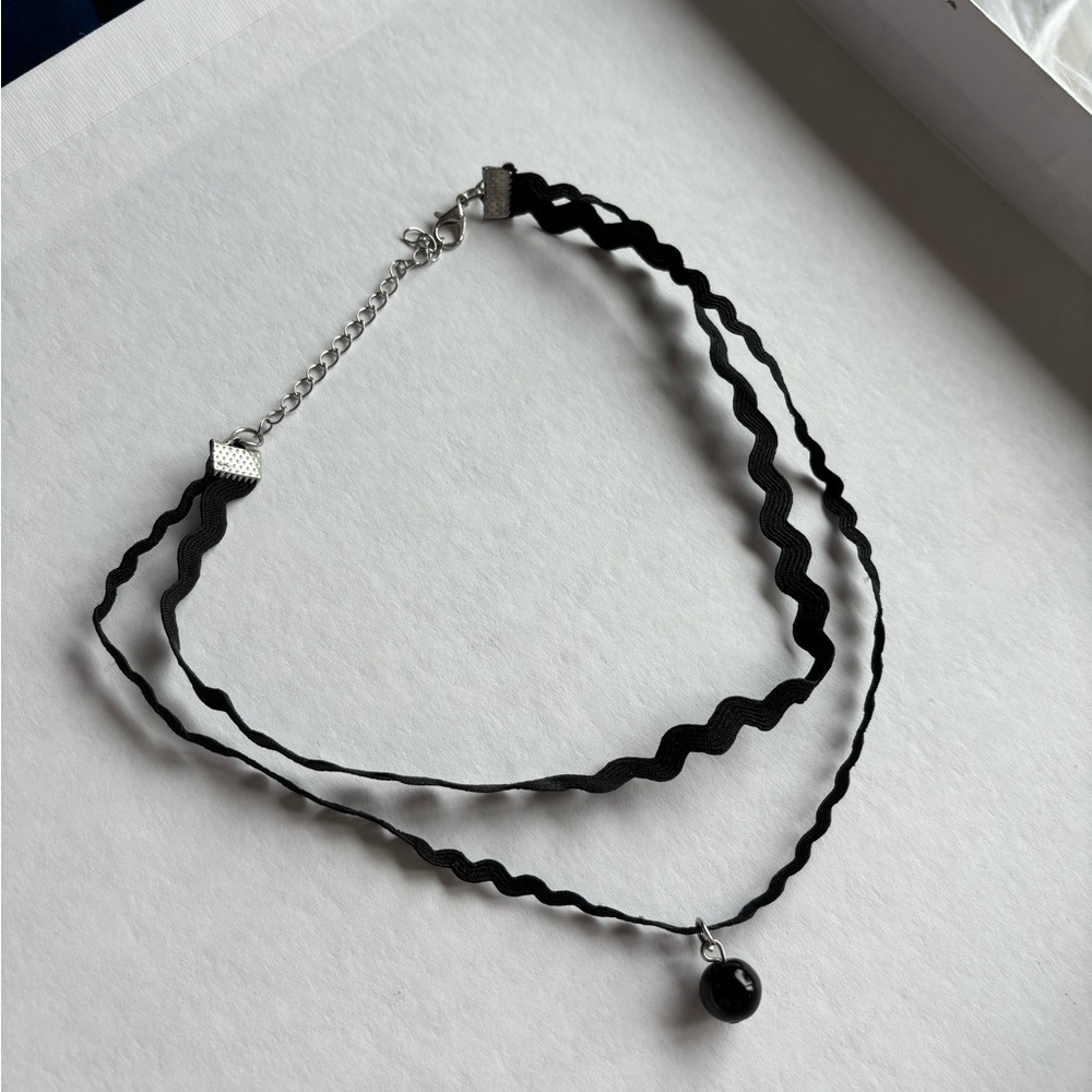 Wavy black double layer bead choker